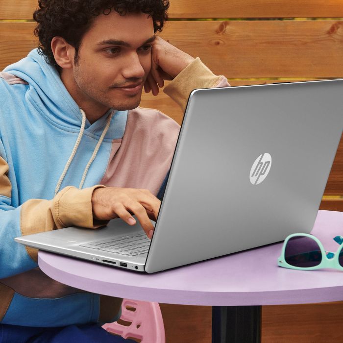 Ноутбук HP 17-cp2030ua 17.3" FHD IPS AG, AMD R3-7320U, 8GB, F512GB, UMA, DOS, сріблястий