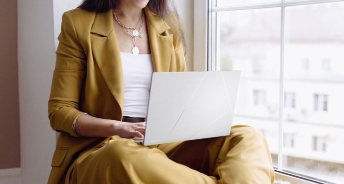 Ноутбук ASUS Zenbook 14 UX3405CA-ST1262 14" 3K OLED, Intel Ultra 5 225H, 16GB, F1TB, UMA, NoOS, Сріблястий
